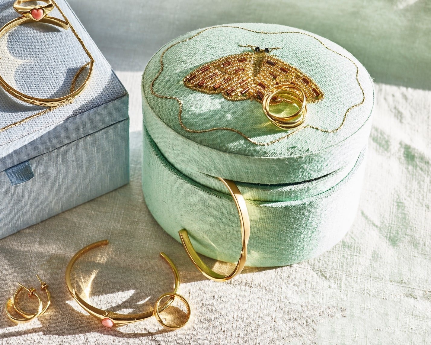 Two-Piece Gold Resin Jewelry Display Stands - Vintage Photo Frame Style With Velvet