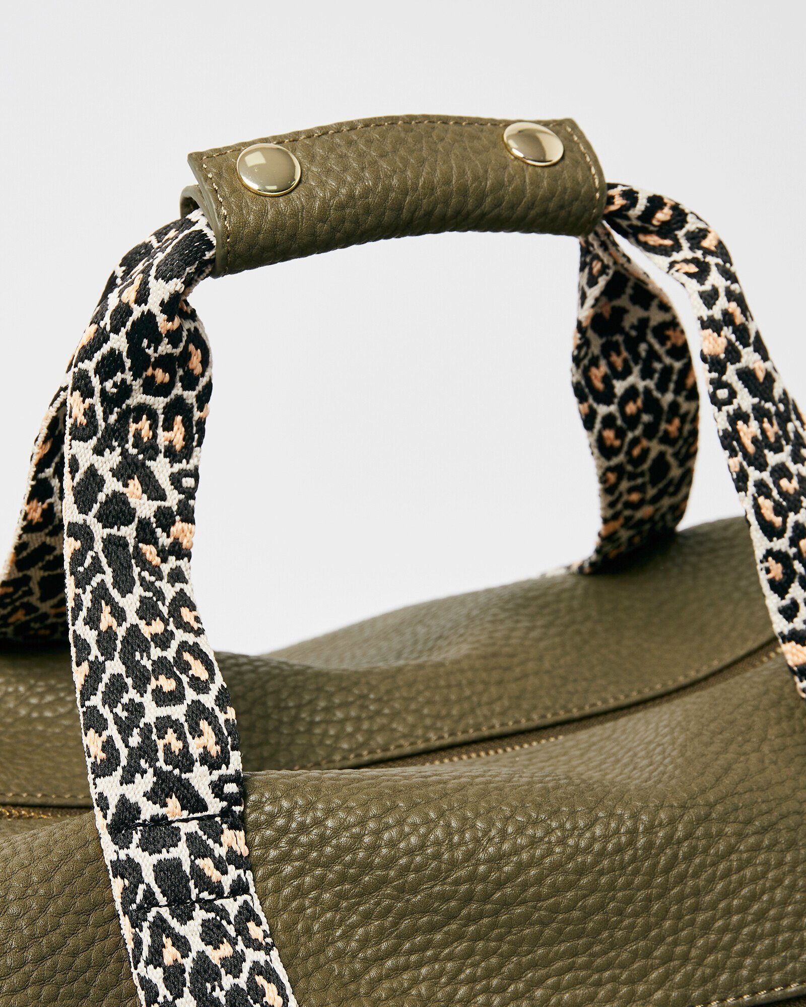Hattie Khaki Green Leopard Weekend Bag Oliver Bonas IE
