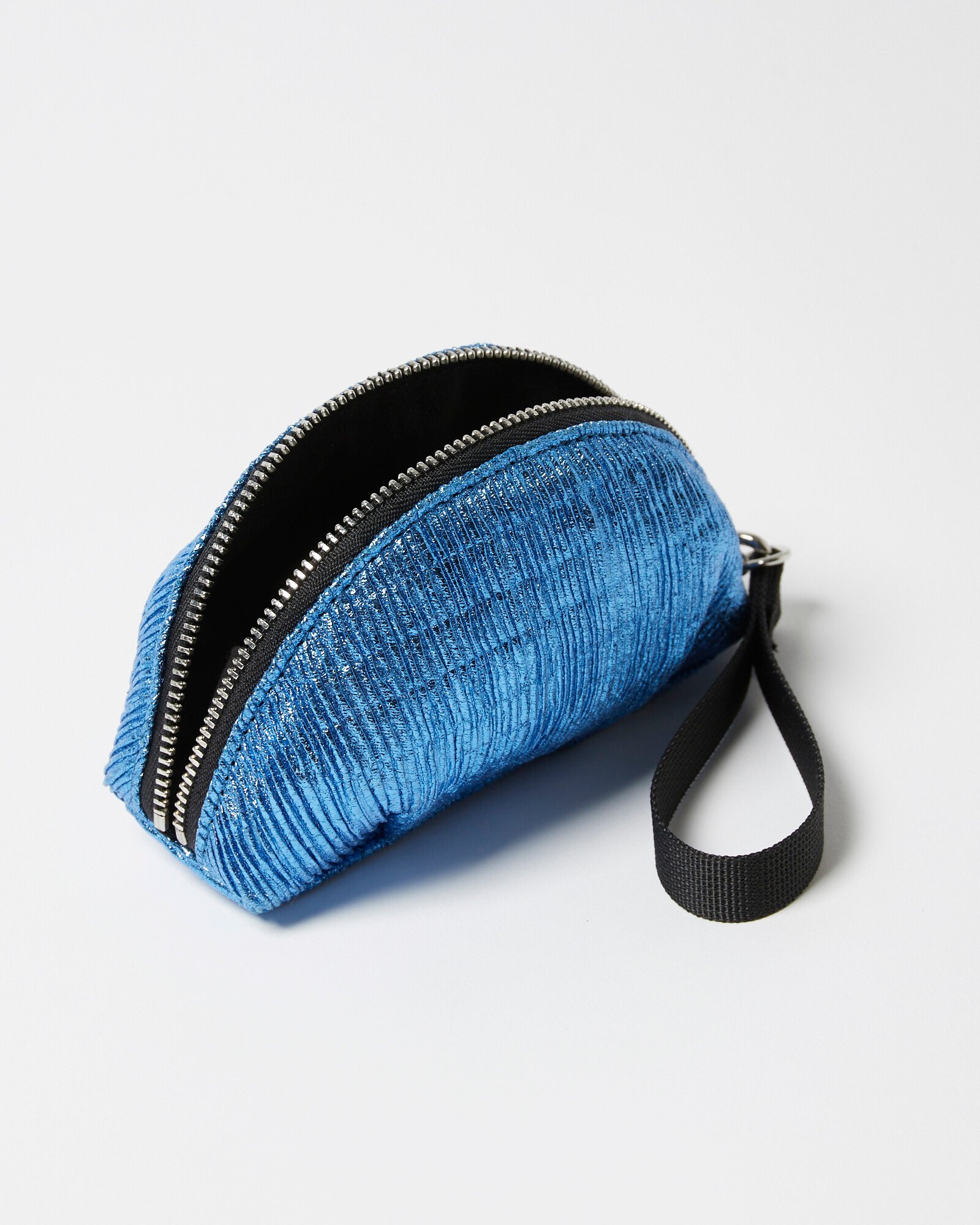 Rae Crinkle Zipped Pouches | Oliver Bonas