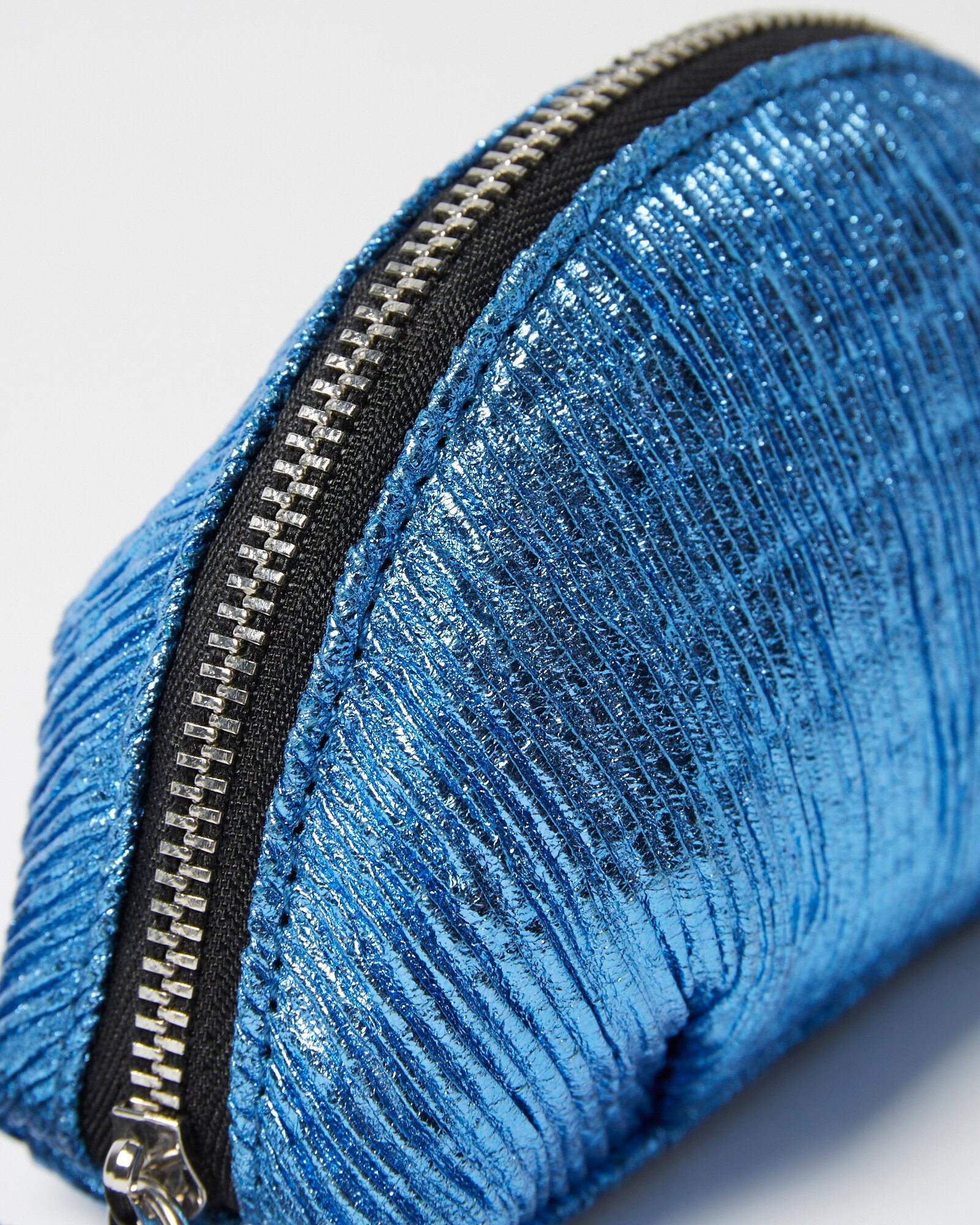 Rae Crinkle Zipped Pouches | Oliver Bonas