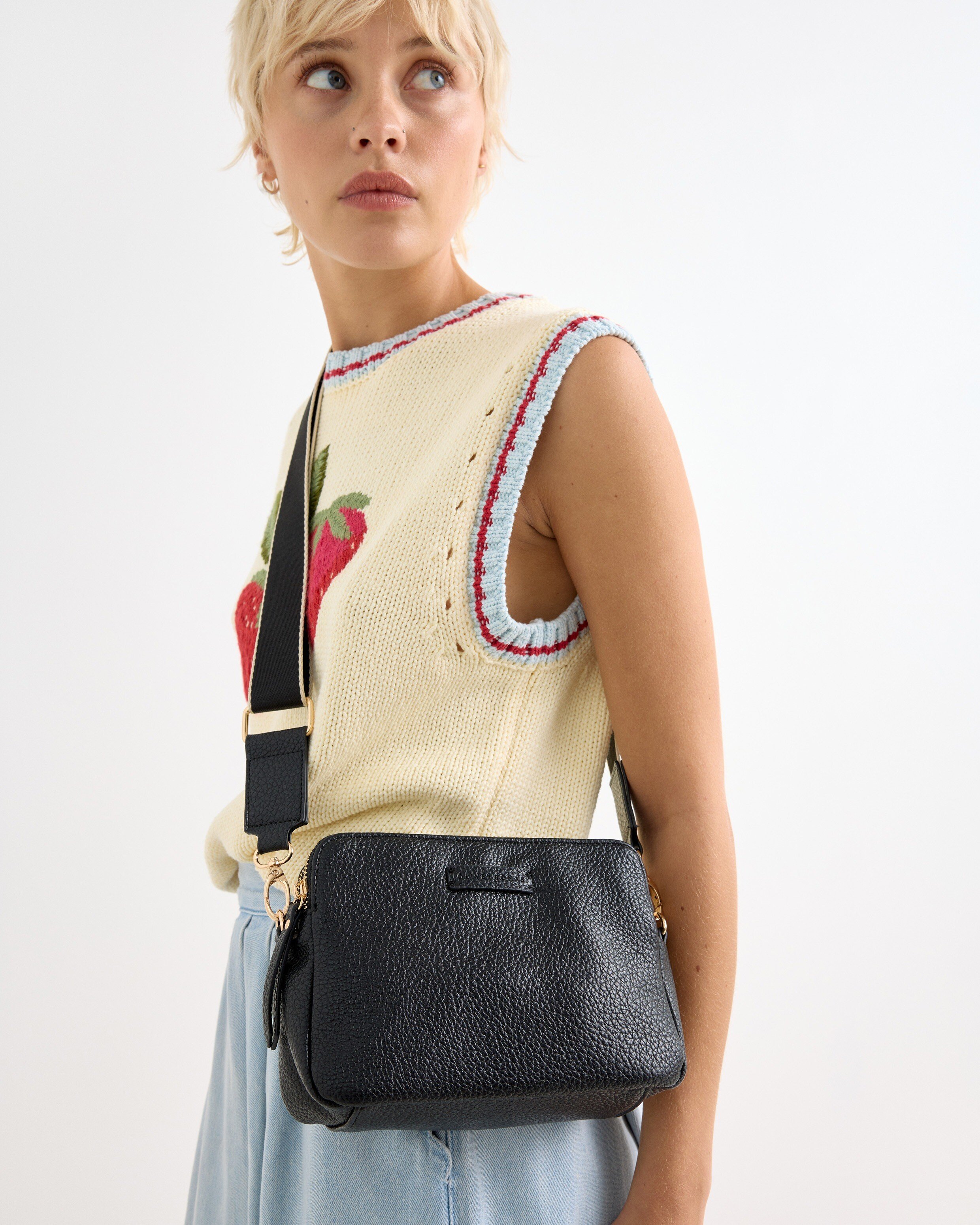 Isla Black Crossbody Bag | Oliver Bonas