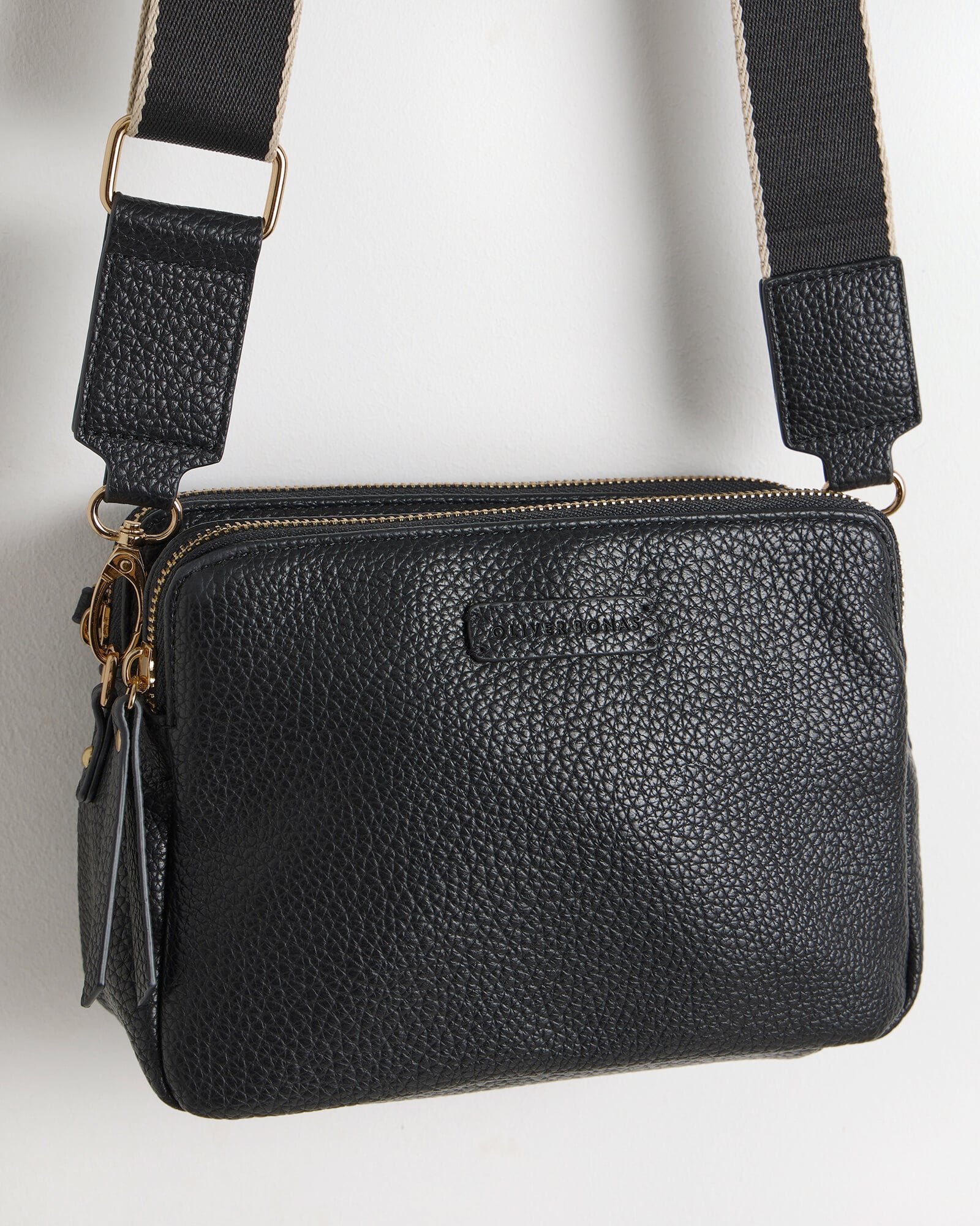 Isla Black Crossbody Bag | Oliver Bonas