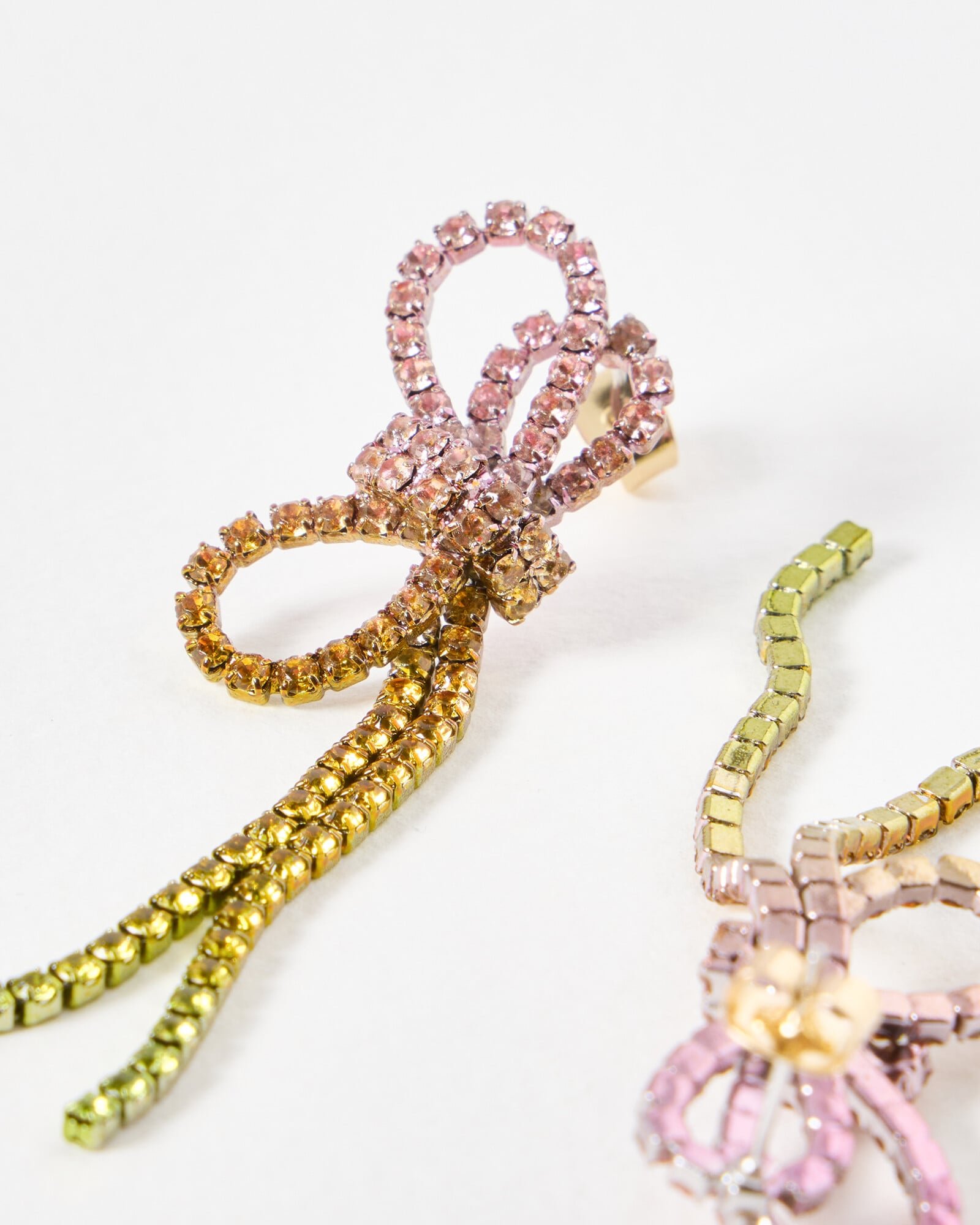 Orecchini a perno - Pearly Bows - : - online da BIJOU BRIGITTE