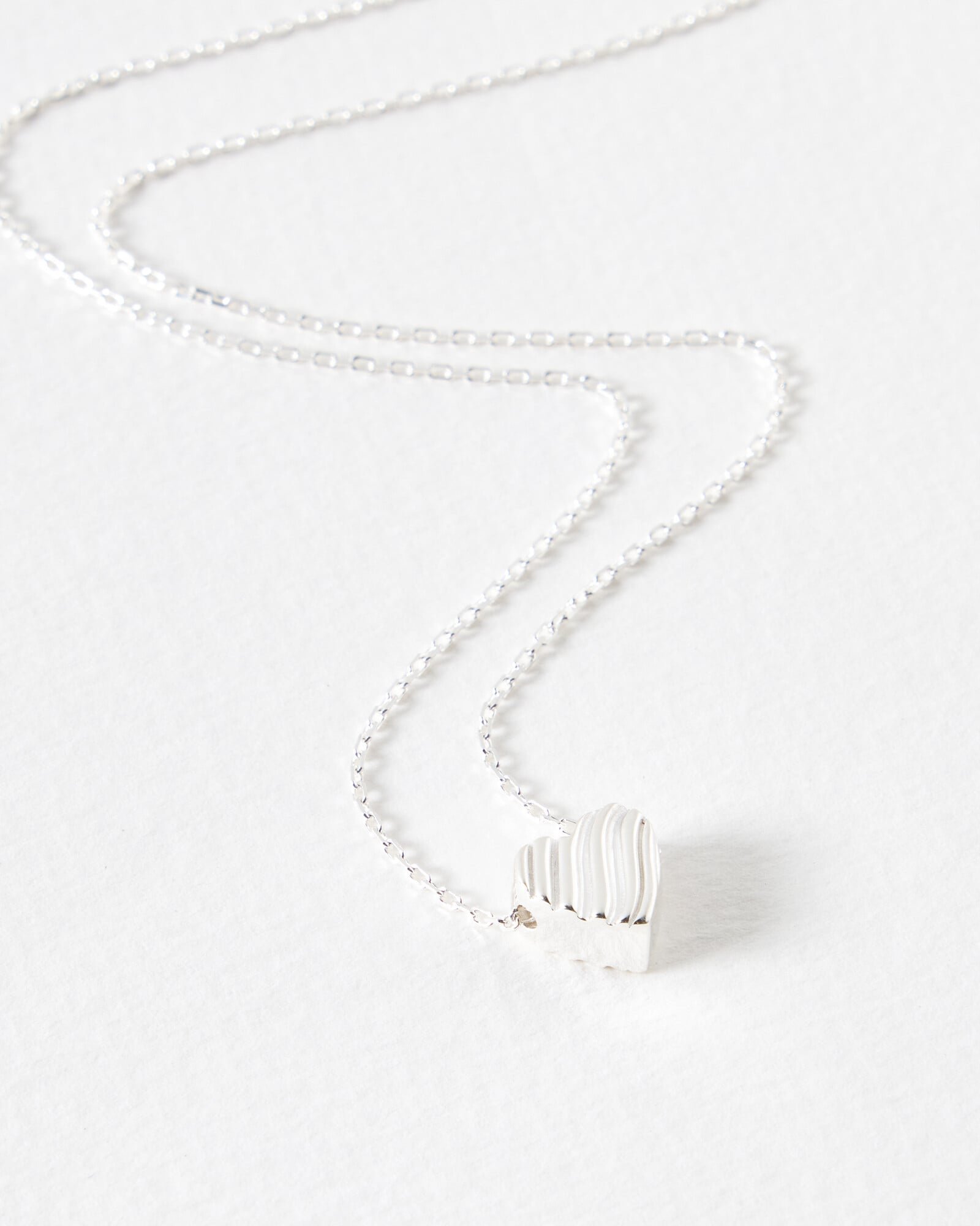 BASENOTES / Silver heart necklace