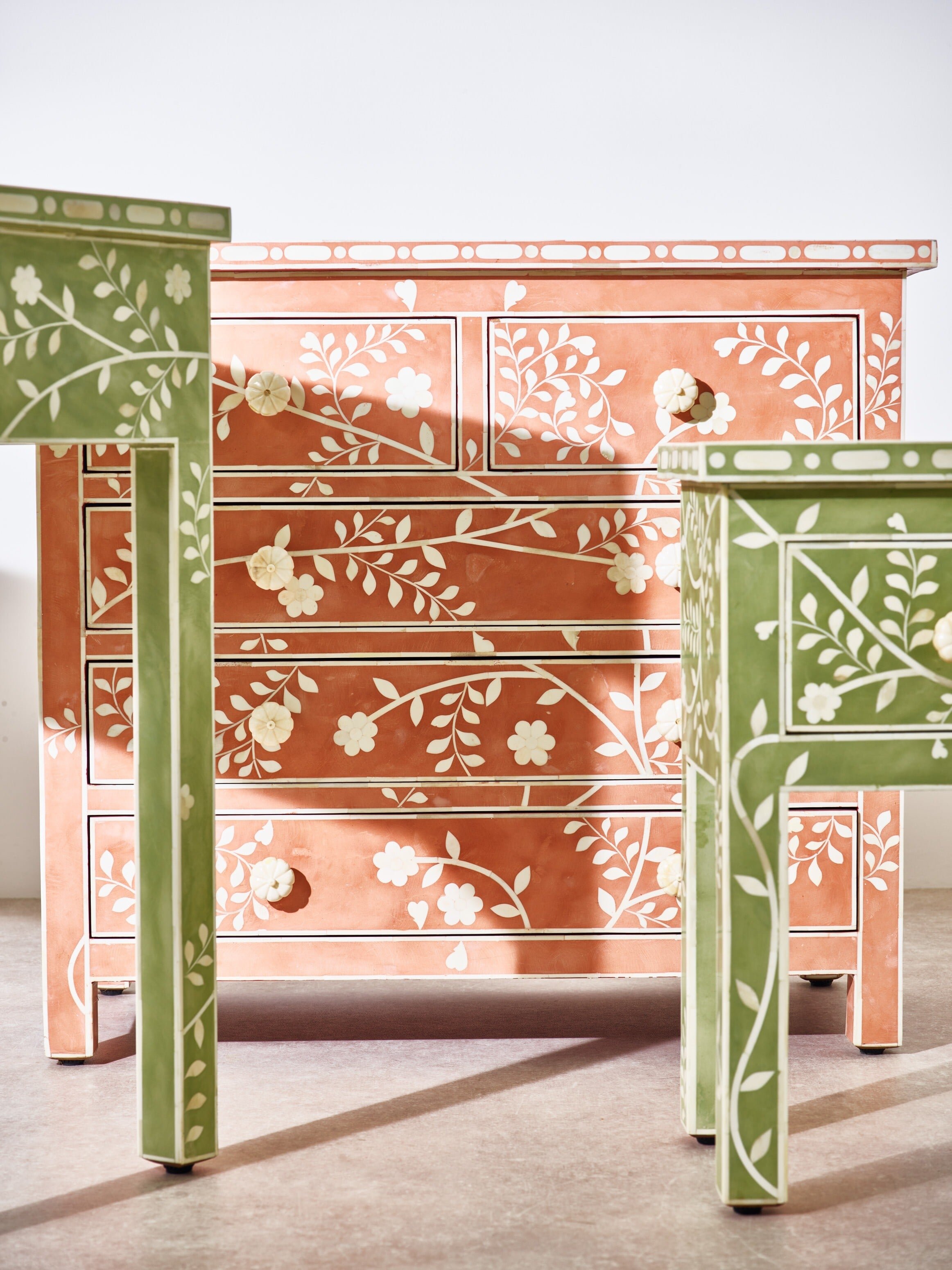 Katie VIRGIN UP drawers ピンクフラワー Lohko Rose Pink Floral Inlay Chest of Drawers | Oliver Bonas