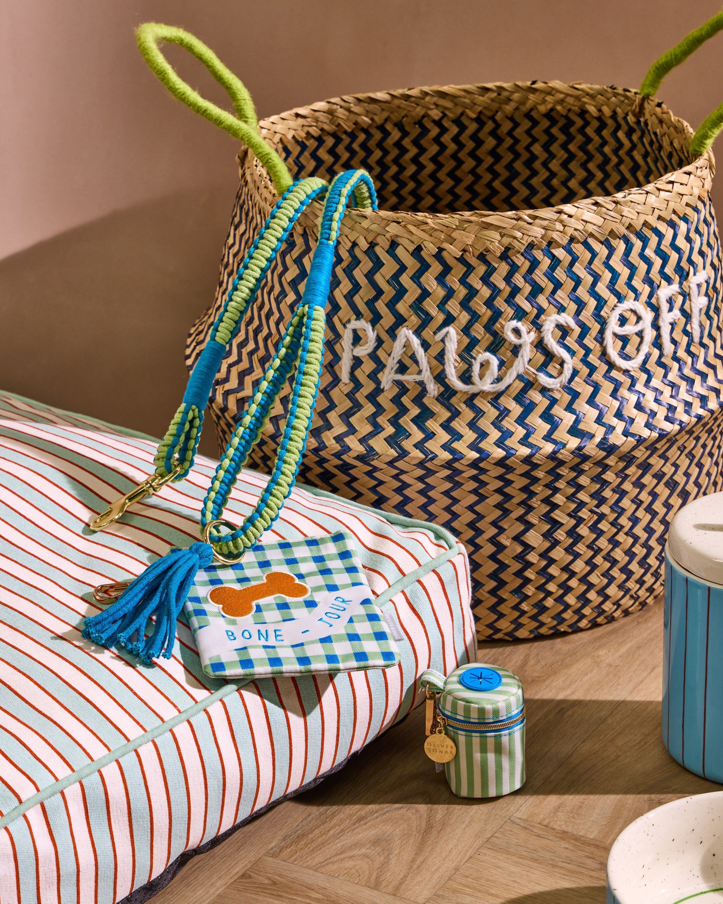 その他 Oliver Gal O78 Bucket Full of Scent CHAN Paws Off Embroidered Seagrass Pet Storage Basket | Oliver Bonas