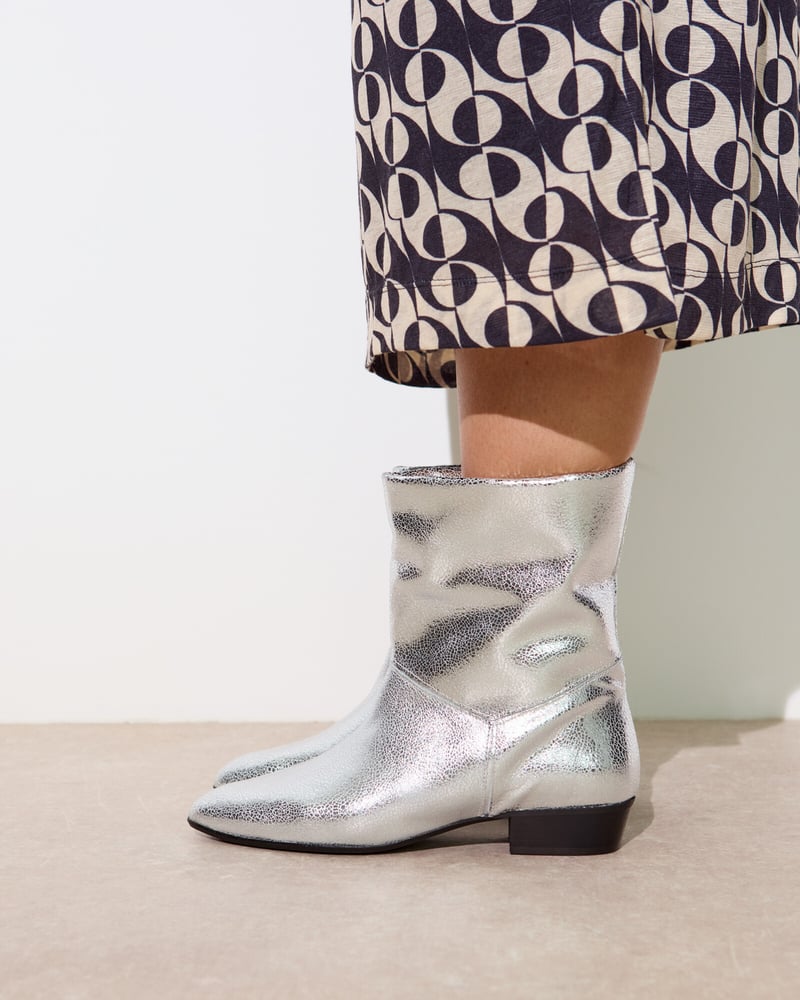 Anonymous Copenhagen Jassi 20 Silver Crackle Leather Boots