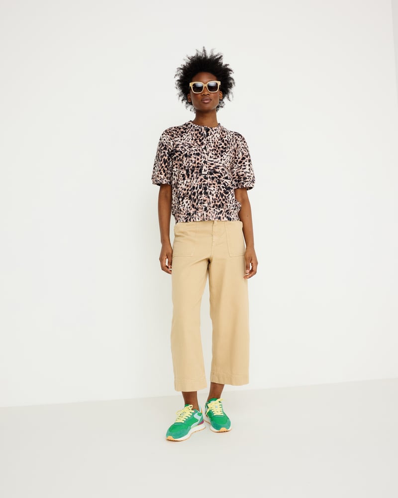 Sand Scalloped Pocket Cropped Wide Leg Jeans
