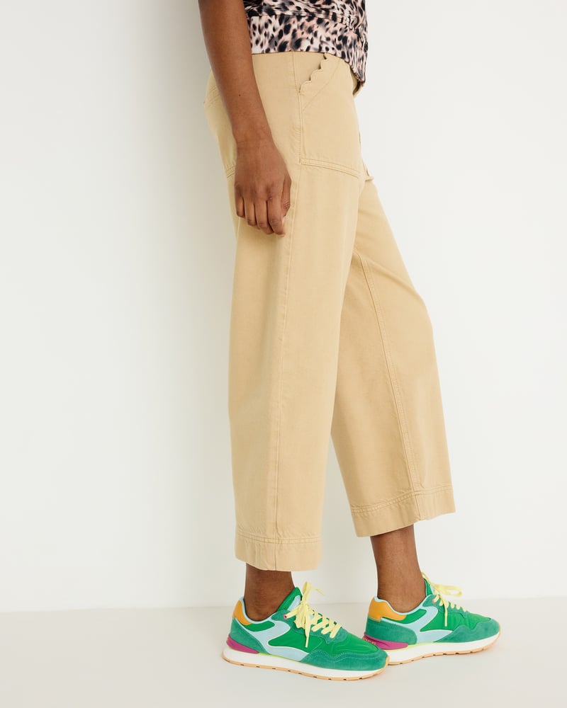 Sand Scalloped Pocket Cropped Wide Leg Jeans