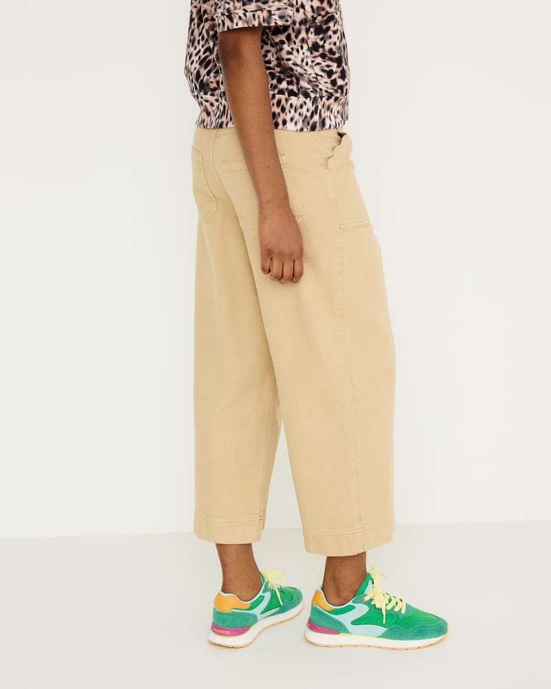 Sand Scalloped Pocket Cropped Wide Leg Jeans
