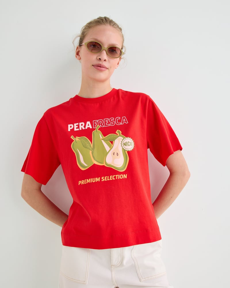 Red Pera Fresca Cotton Graphic T-Shirt