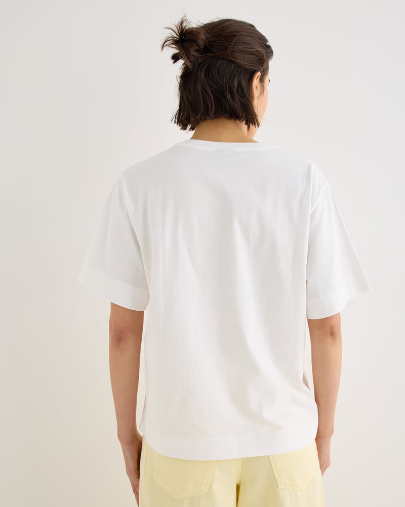 White Just Peachy Cotton Graphic T-Shirt