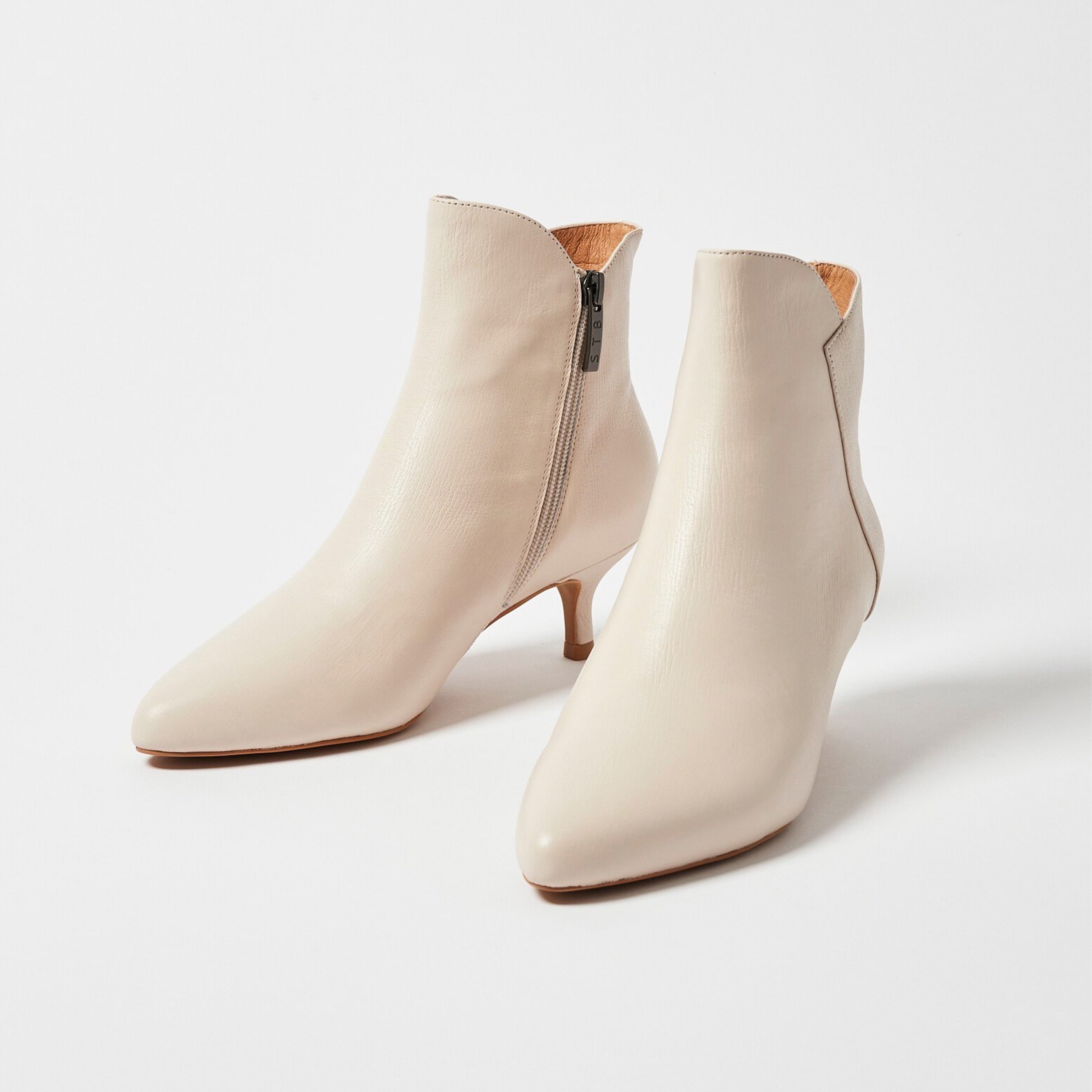 How to Care for Leather Oliver Bonas