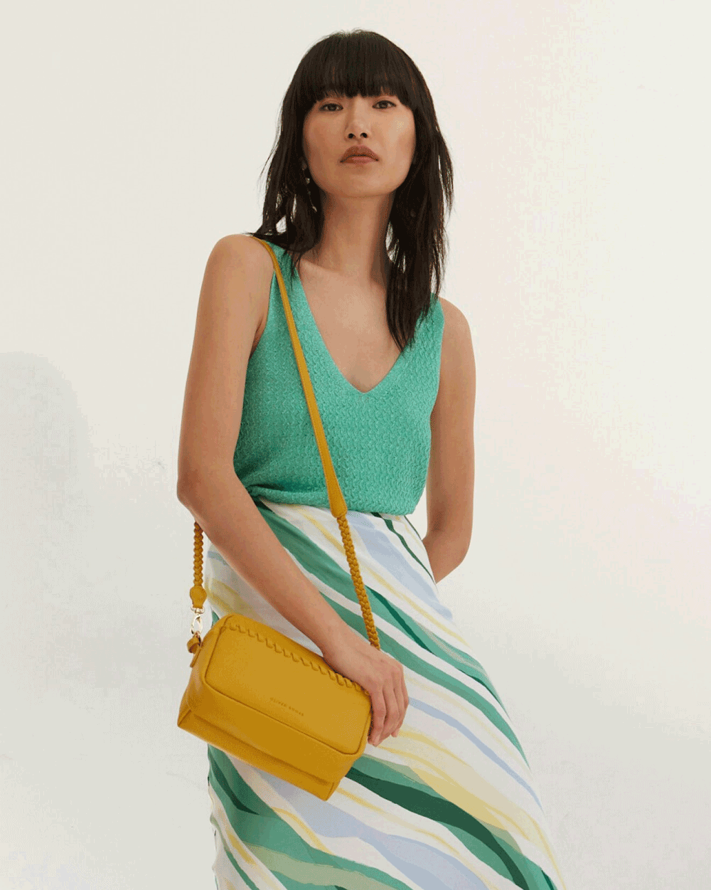 How to Wear a Cross Body Bag Oliver Bonas