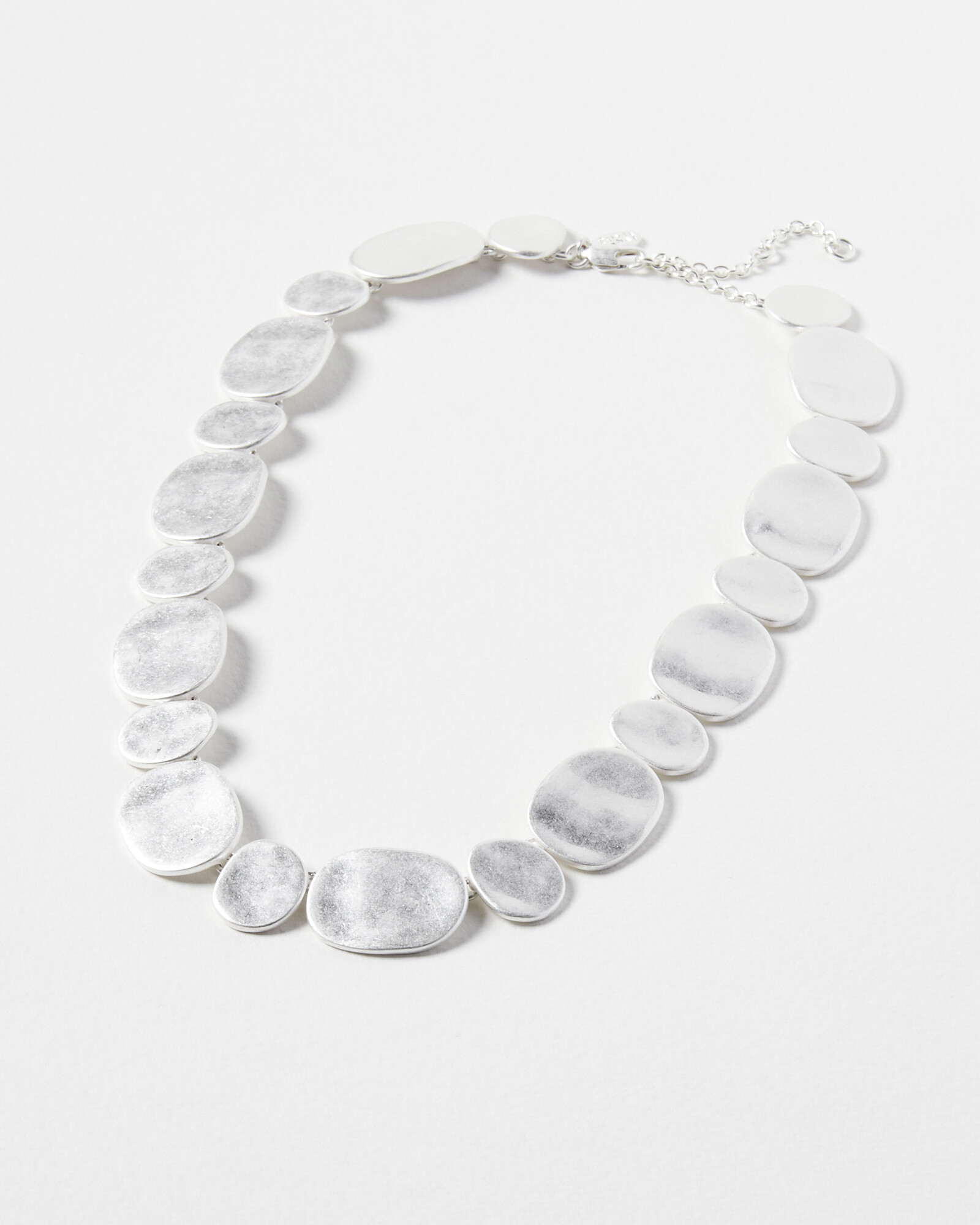 Pebble Link Metallic Collar Necklace