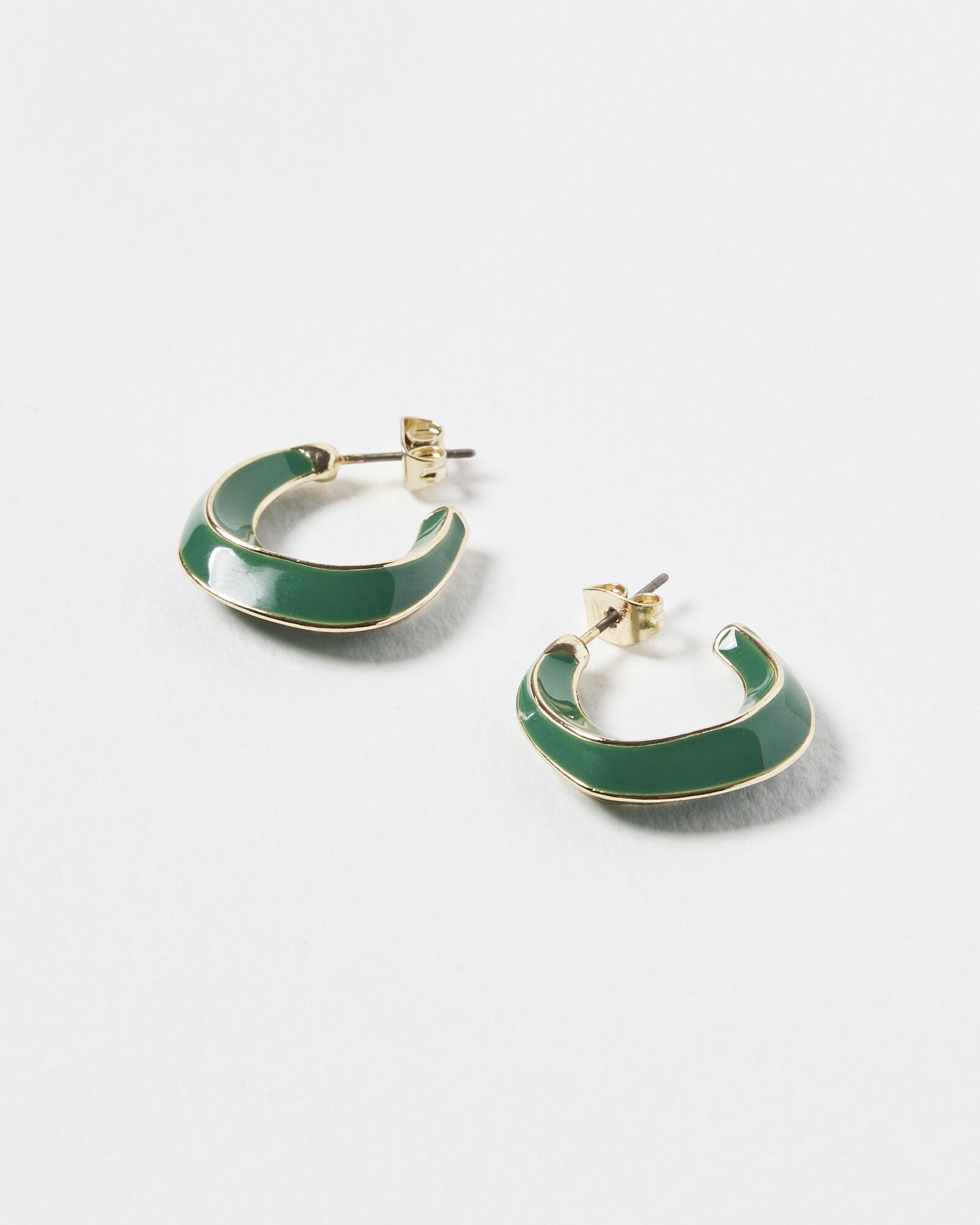 Zhen Wavy Shape Green Enamel Hoop Earrings | Oliver Bonas