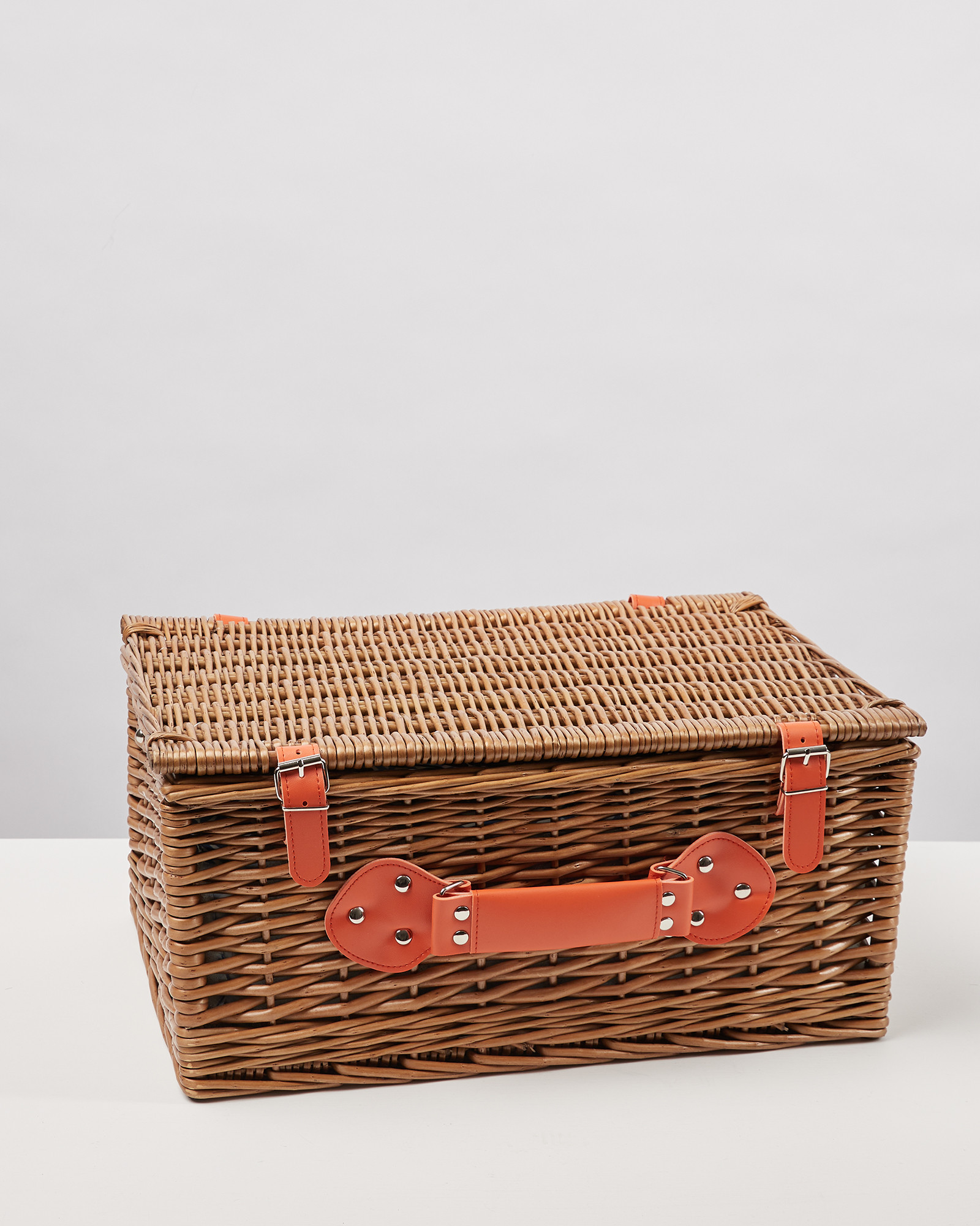 Four Person Natural Willow Picnic Basket Oliver Bonas