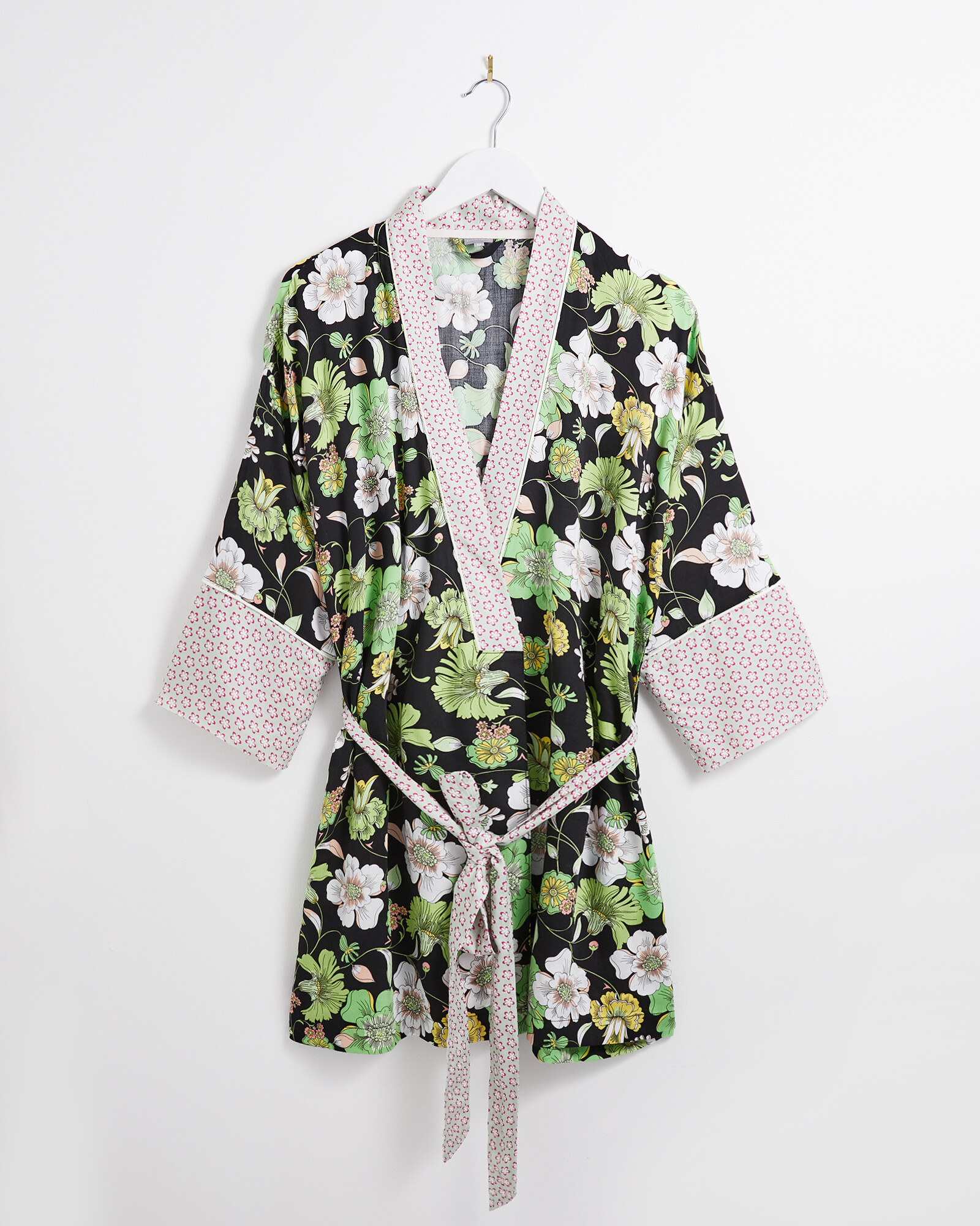 Razzle Dazzle Floral Print Green & Black Short Kimono Robe Oliver