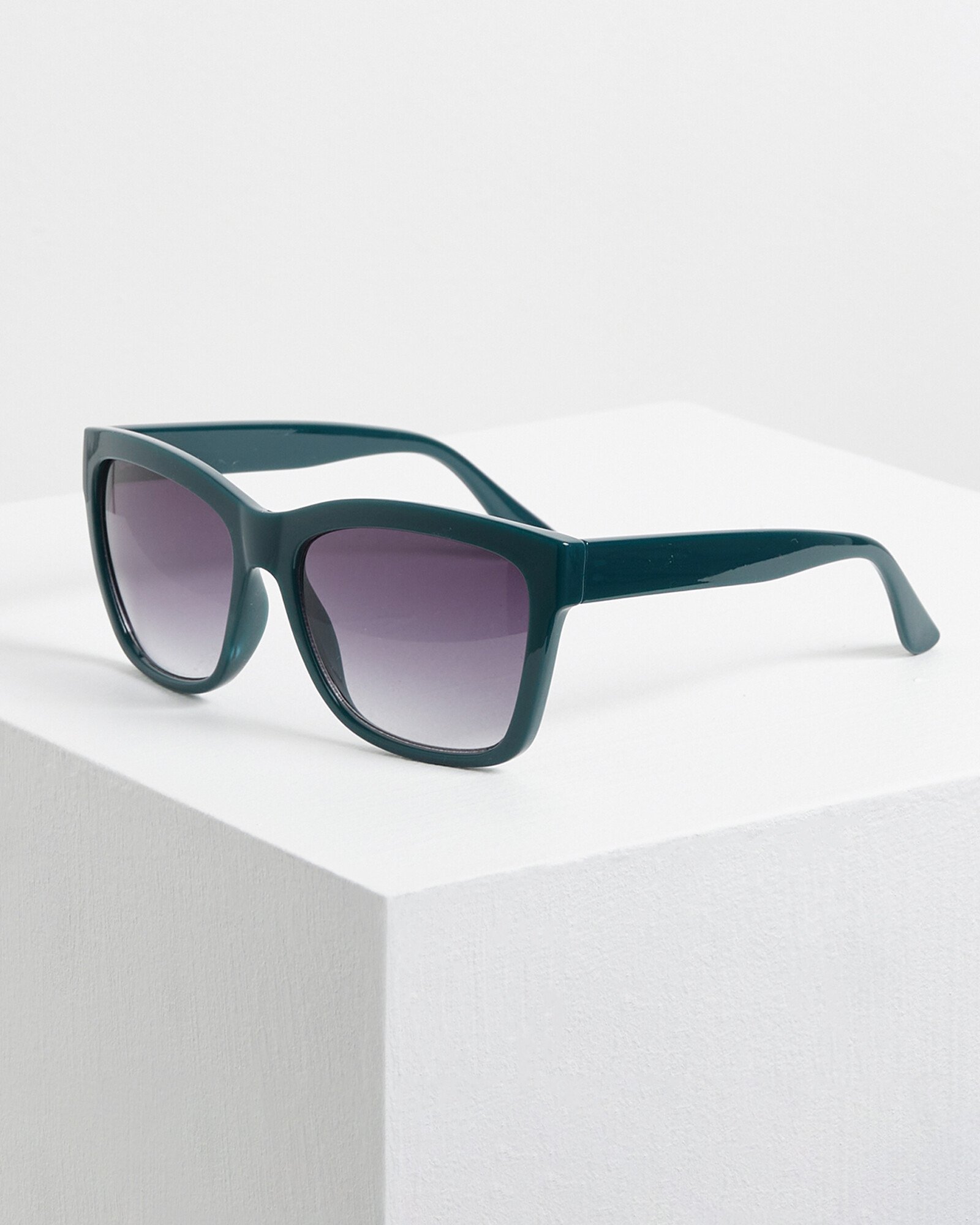 Wayfarer Recycled Frame Green Sunglasses Oliver Bonas