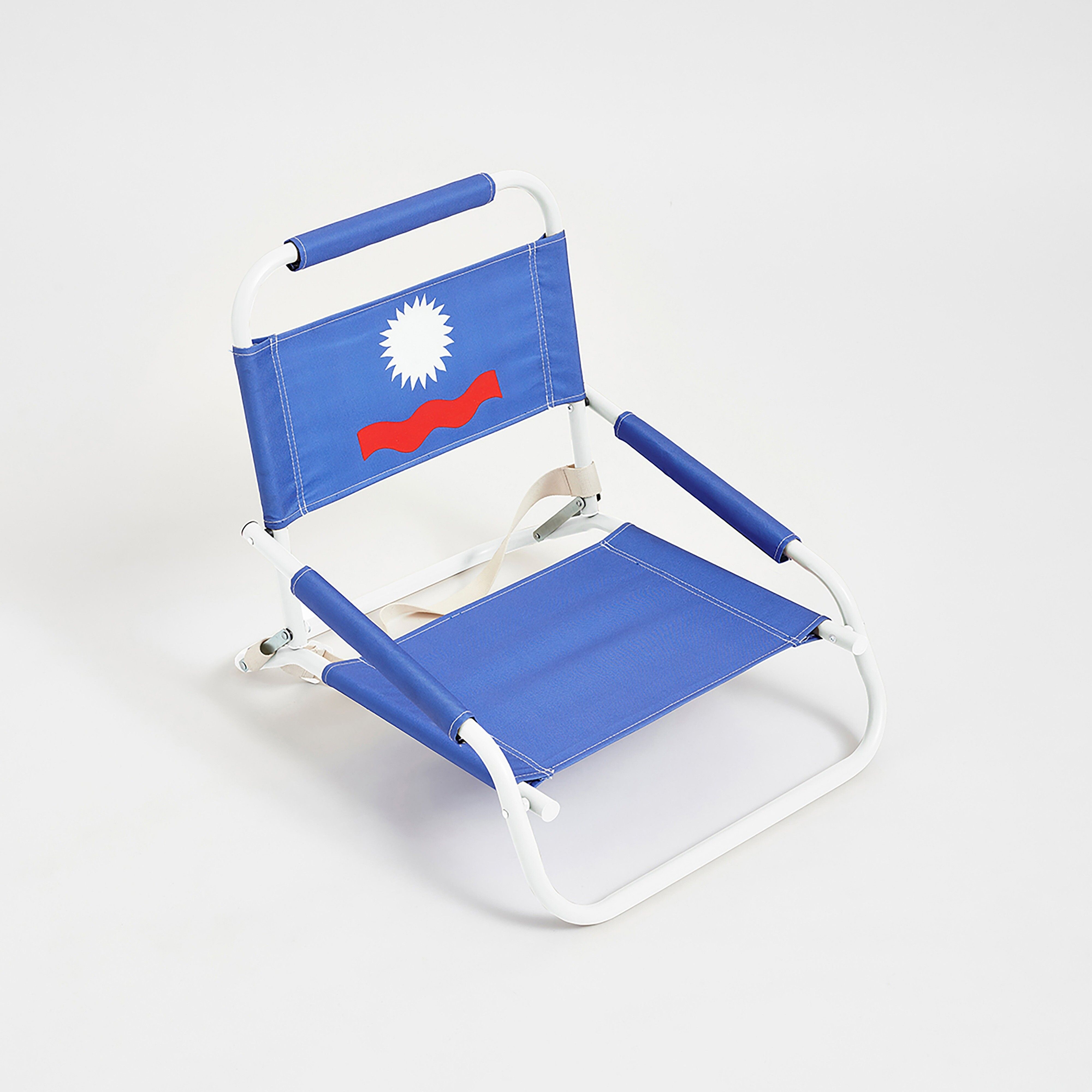 Sunnylife Foldable Blue Beach Chair | Oliver Bonas