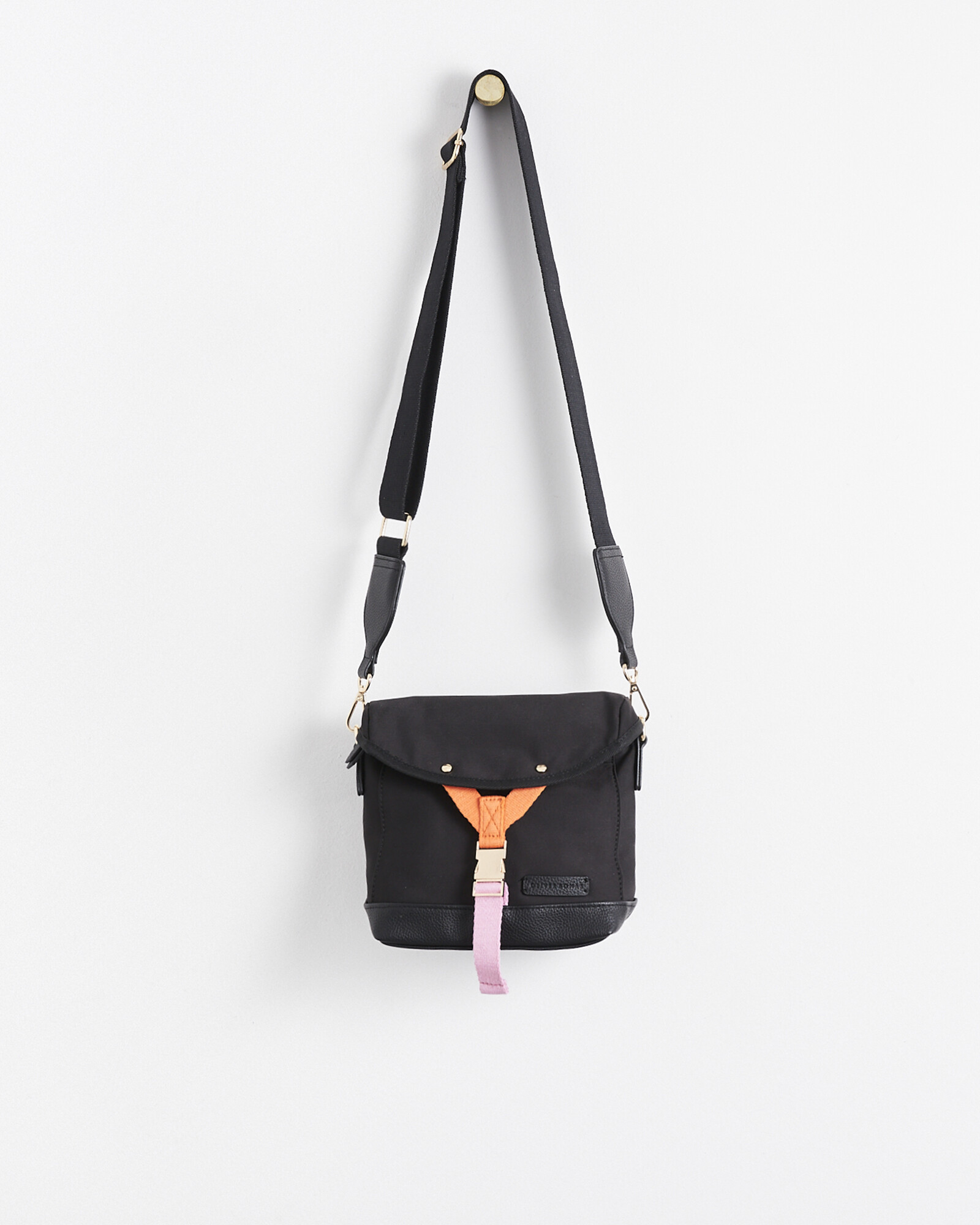 Y Clasp Black Messenger Crossbody Bag Oliver Bonas