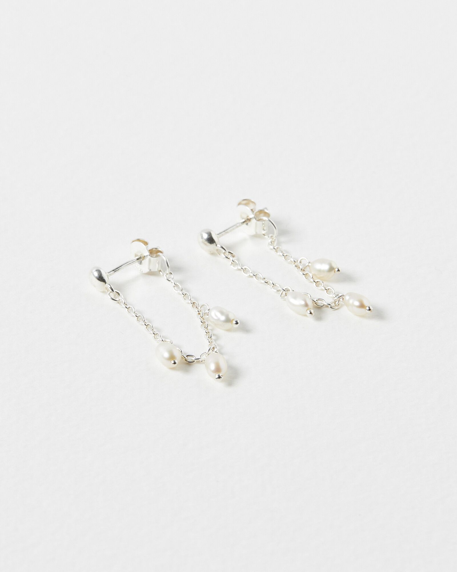 Ostara Freswater Pearl Chain Silver Drop Earrings | Oliver Bonas