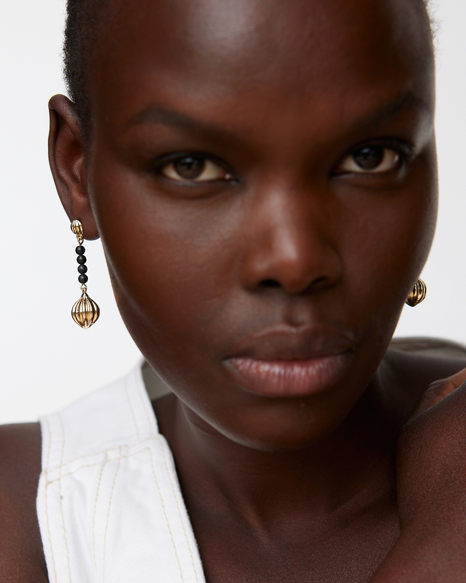 Sofonisba Black Earrings