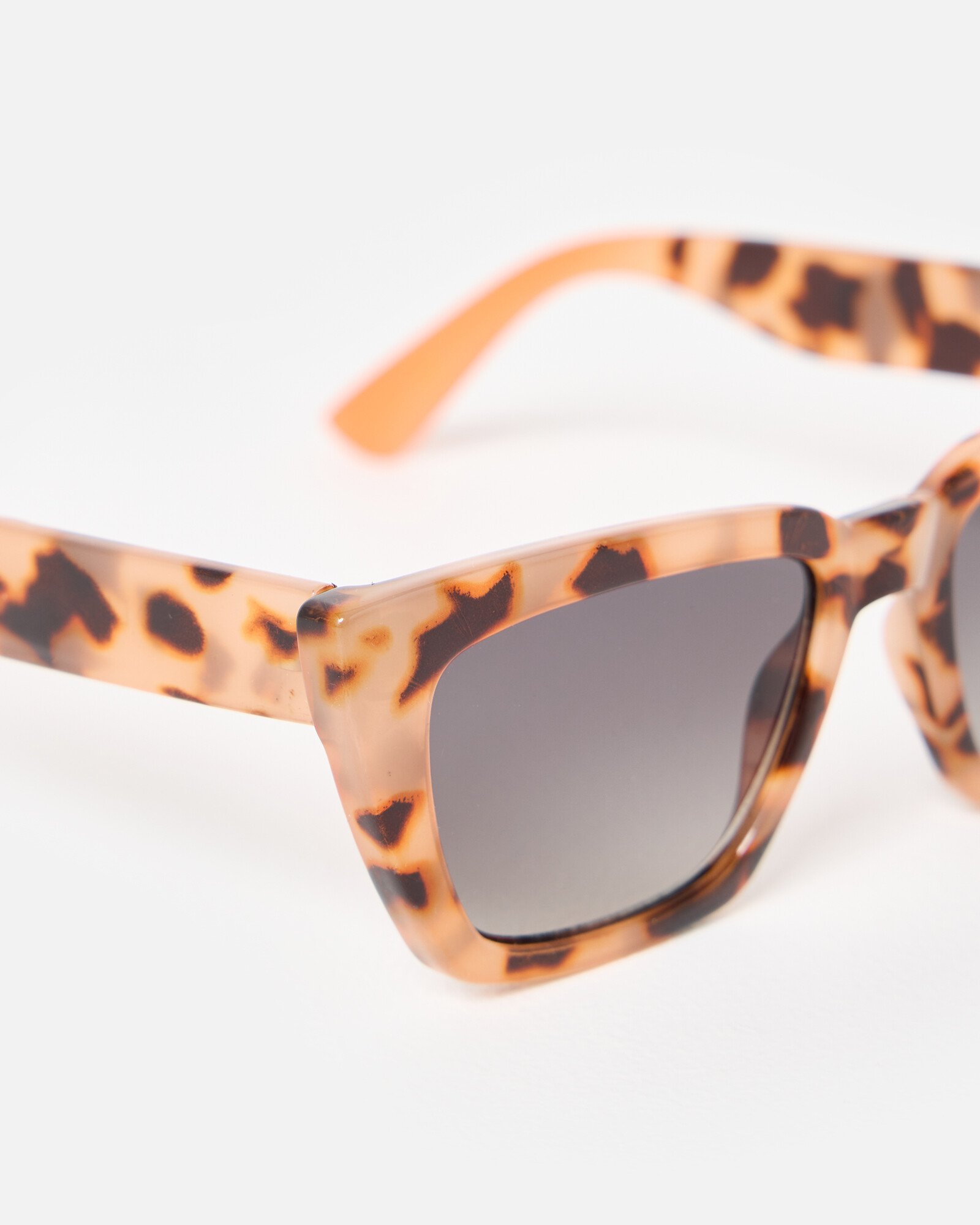 tortoise shell brow bar sunglasses urban outfitters