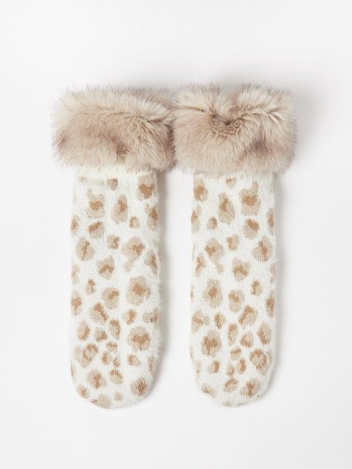 2023 Custom Unisex Lady Winter Warm Long Christmas Socks Plush Lining Fuzzy  Fluffy Slippers Socks Women Anti Slip Socks - China Socks and Knitted Socks  price | Made-in-China.com